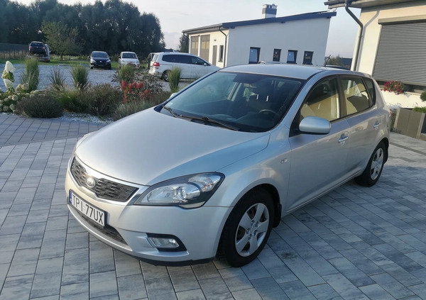 Kia Ceed cena 16800 przebieg: 207402, rok produkcji 2010 z Sieradz małe 172